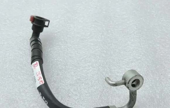 Toyota Auris 150 Fuel injector supply line/pipe 2390126030