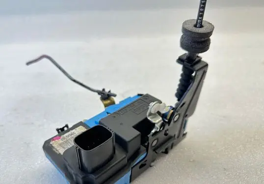 Volvo S80 Front door lock 30699746