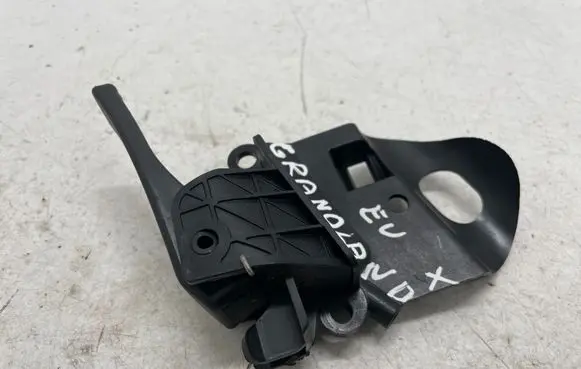 Engine bonnet (hood) release handle