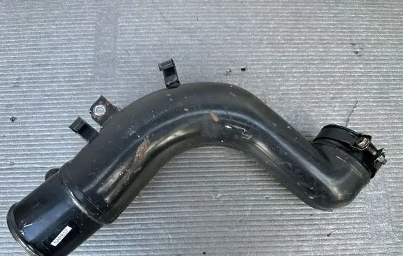 Nissan Patrol Y60 Air intake duct part 1657622J00