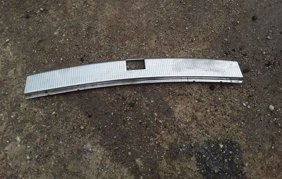 Volkswagen Touareg I Trunk/boot sill cover protection 7L6863459