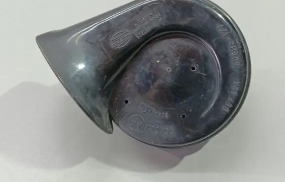 Volkswagen Touareg I Horn signal 6N0951223