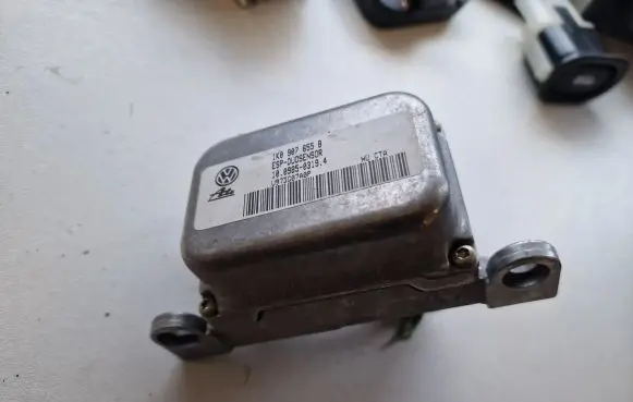 Volkswagen Golf V ESP acceleration yaw rate sensor 1K0907655B