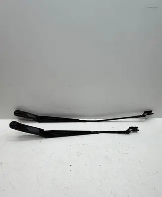 Volkswagen Touareg III Front wiper blade arm 761955409 761955410