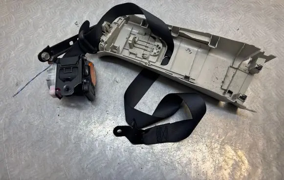 Nissan Qashqai Front seatbelt 067643