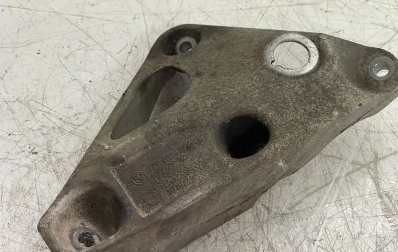 BMW X3 F25 Engine mounting bracket 6784829