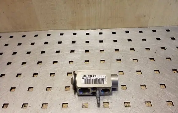 Air conditioning (A/C) expansion valve