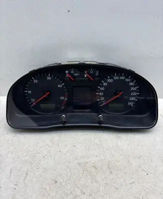 Volkswagen PASSAT B5 Speedometer (instrument cluster) 110008961015 3B0920822A