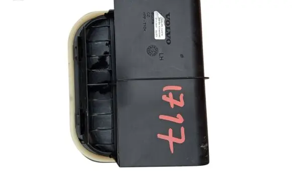 Volvo S60 Quarter panel pressure vent 31418702