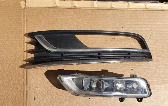 Volkswagen PASSAT B7 Front fog light 3AA853665