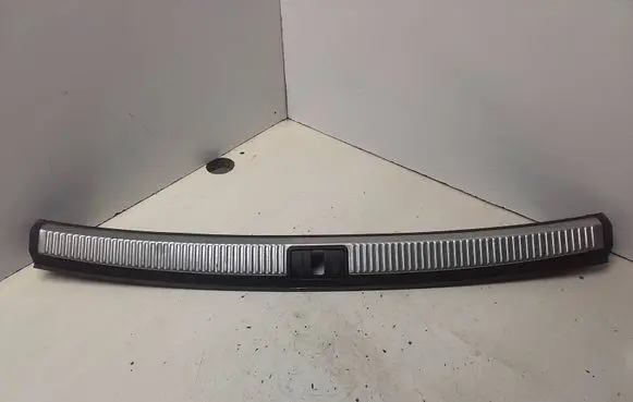 Trunk/boot sill cover protection