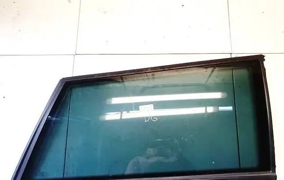Volkswagen PASSAT B5 Rear side window dot24m68as2