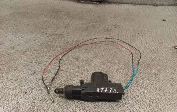Mercedes-Benz Vito Viano W638 Central locking vacuum pump 