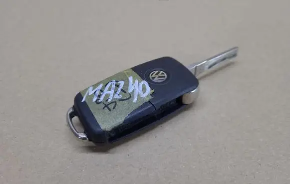 Volkswagen Polo V 6R Ignition key/card 5K0837202S
