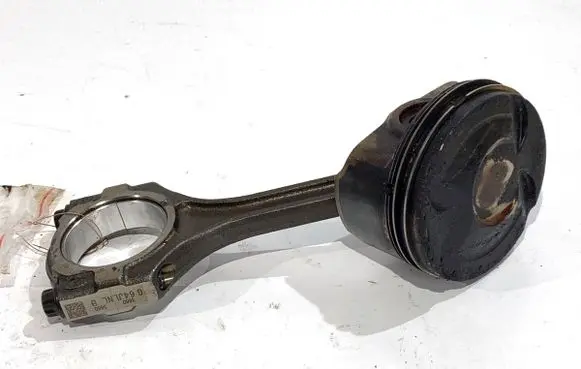 KIA Sportage Piston with connecting rod G4FD