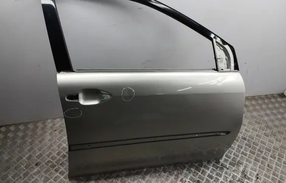 Lexus RX 330 - 350 - 400H Front door
