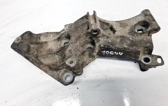 Renault Scenic II - Grand scenic II Engine mounting bracket 8200425034