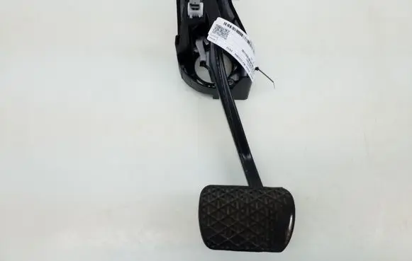 Mercedes-Benz E W212 Brake pedal A2042902001