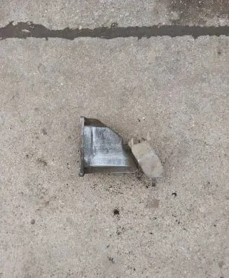 Gearbox mounting bracket