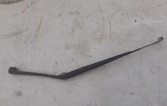 KIA Carnival Windshield/front glass wiper blade 983204D000