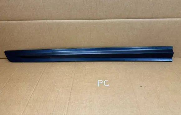 Honda CR-V Front door trim (molding) 08P05TLA6000