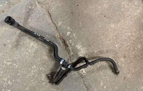 Engine coolant pipe/hose