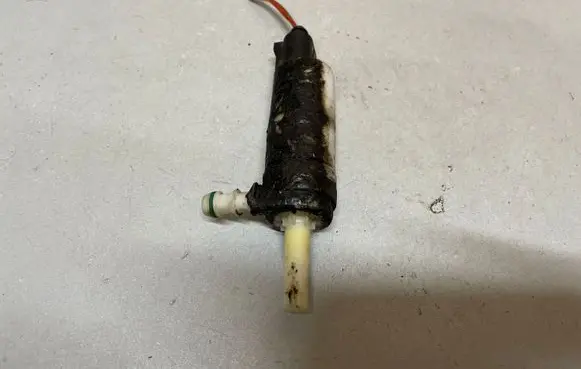 Mercedes-Benz E W211 Windscreen/windshield washer pump