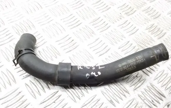 Volkswagen Transporter - Caravelle T5 Engine coolant pipe/hose 070121063A
