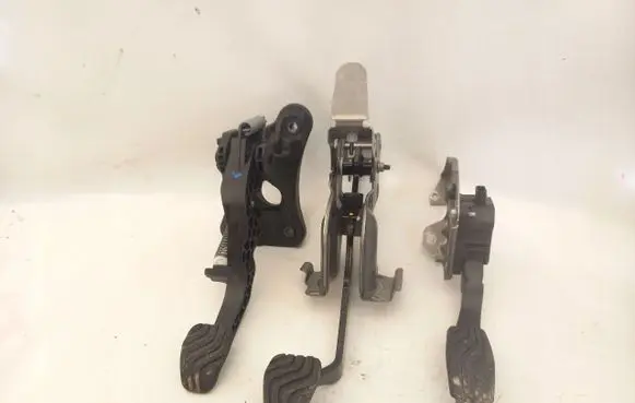 Dacia Sandero Brake pedal bracket assembly 
