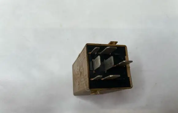 BMW 7 E38 Window control relay 61368384505 V23141B3001X15