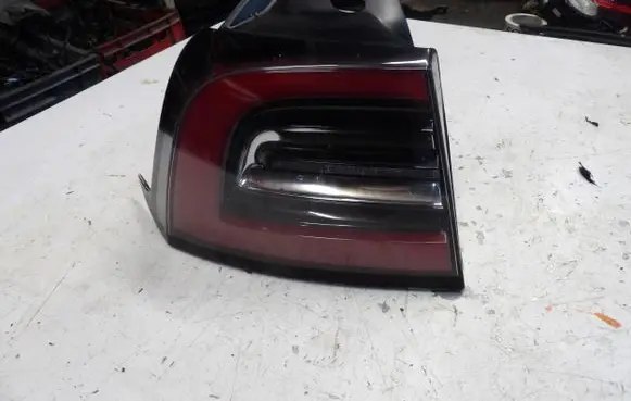Tesla Model 3 Rear/tail lights