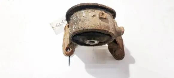 Toyota RAV 4 (XA30) Engine mount bracket av84678 av-84678