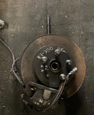 Lexus RX 300 Front wheel hub