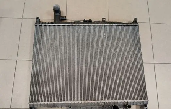Land Rover Discovery 3 - LR3 Coolant radiator AH328005BA