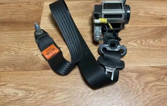 Alfa Romeo 147 Front seatbelt 049078