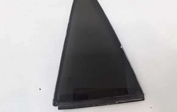 Opel Astra H Rear vent window glass 