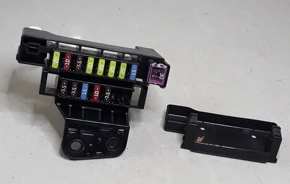 Toyota Avensis T250 Fuse module