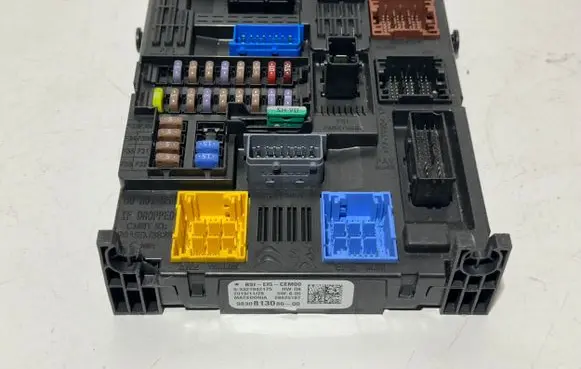 Citroen C5 Aircross Fuse module 9830813080