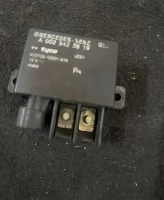 Mercedes-Benz E W211 Charging relay 