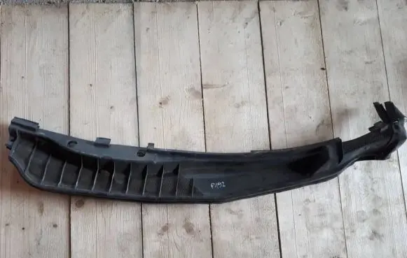 Mercedes-Benz S W126 Wiper trim 1268301213