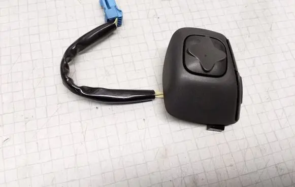 Volvo V70 Steering wheel buttons/switches 3533843