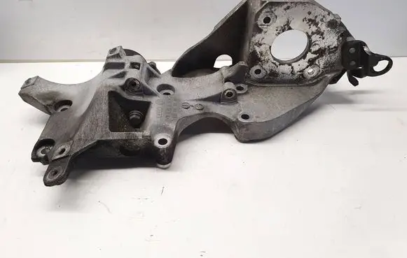 Volkswagen PASSAT CC Fuel pump bracket 03L903143D