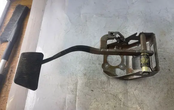 Chrysler 300 - 300C Brake pedal