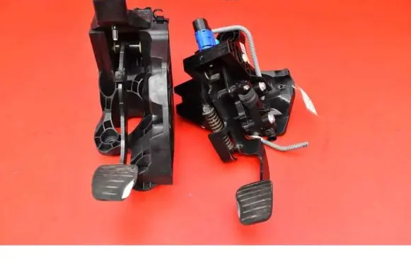 Renault Trafic I Accelerator throttle pedal 465033911R