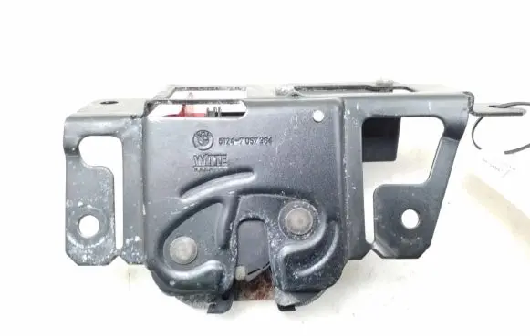 Loading door lock