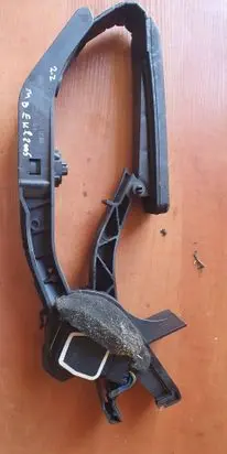 Mercedes-Benz E W211 Accelerator throttle pedal A2113000404