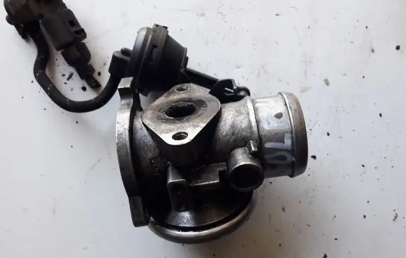 Volkswagen Golf IV Throttle valve