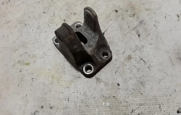 Mini Cooper Countryman R60 Engine mounting bracket 9804893