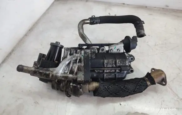 Jaguar XJ X351 EGR valve cooler 9X2Q9U438