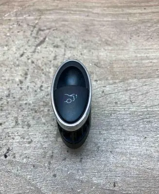 Mercedes-Benz E W211 Tailgate opening switch A2118211151 501890